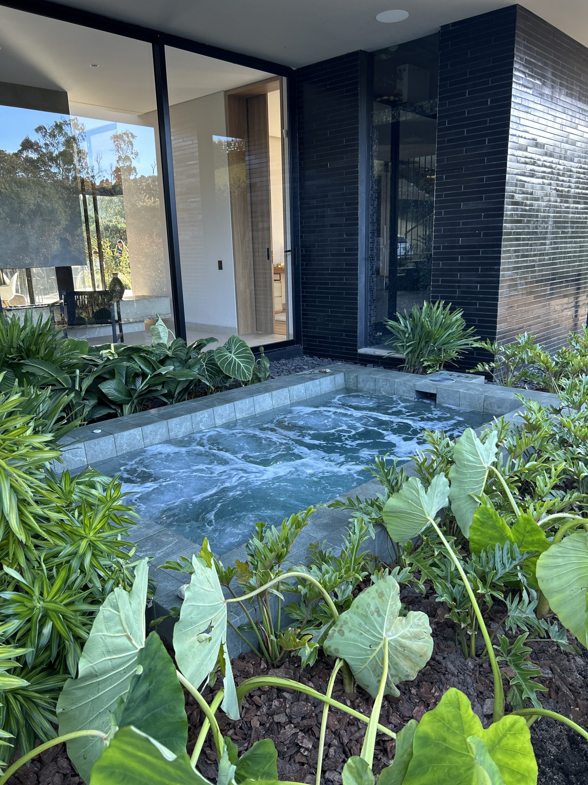 Remodelación de piscina existente con nuevo revestimiento y equipos — Homeway Colombia