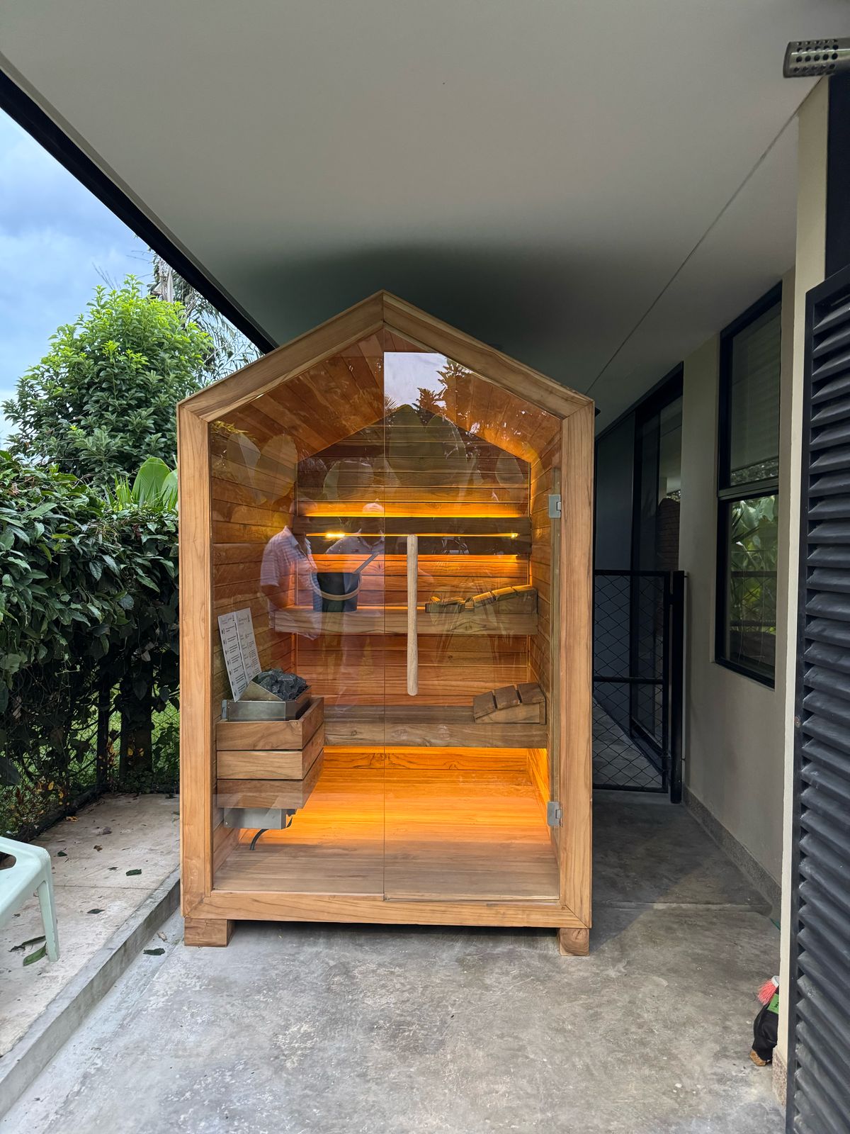 Sauna residencial a medida con iluminación LED terapéutica — Homeway Medellín