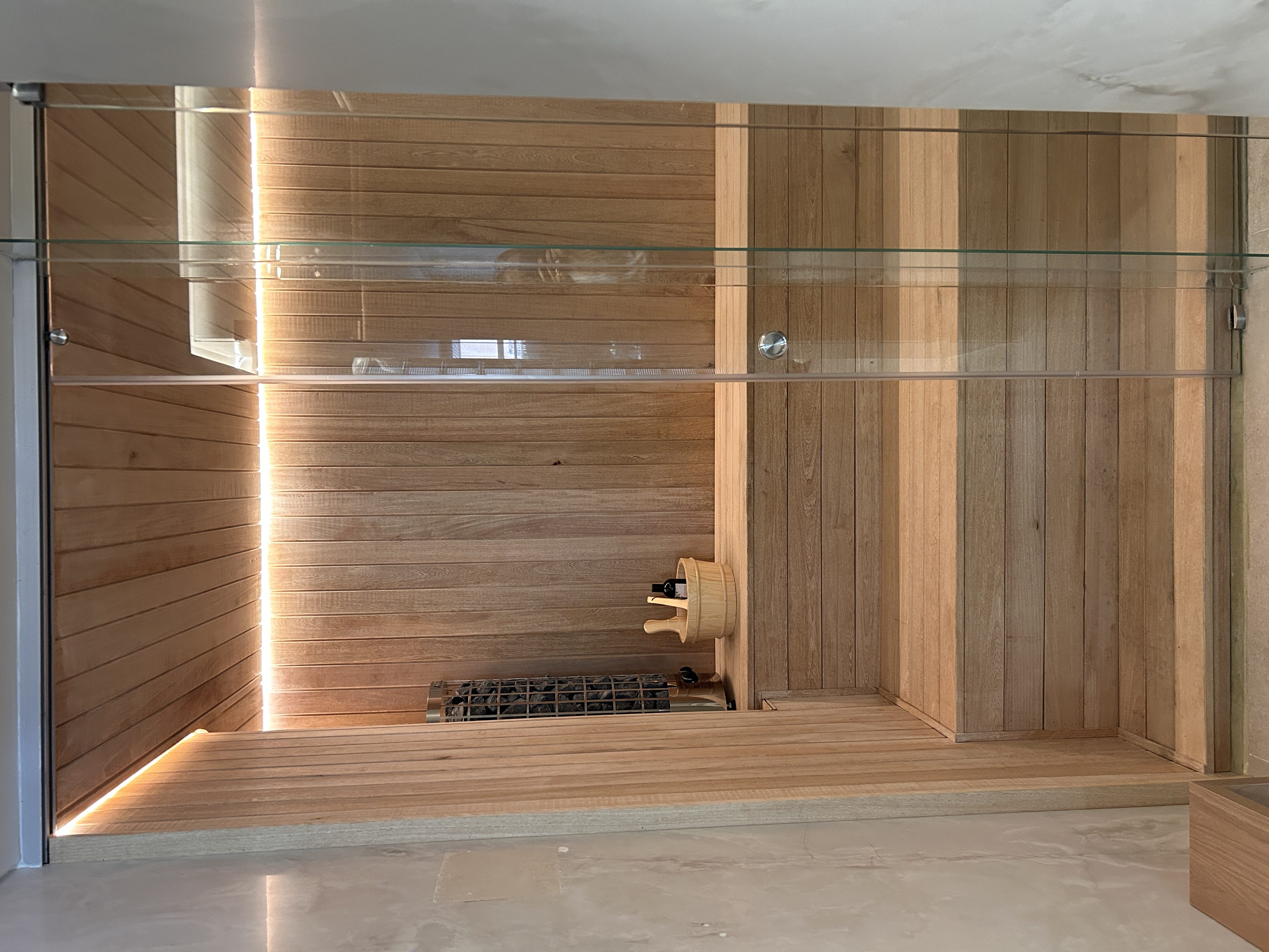 Sauna a medida instalada en apartamento Colombia — proyecto compacto Homeway