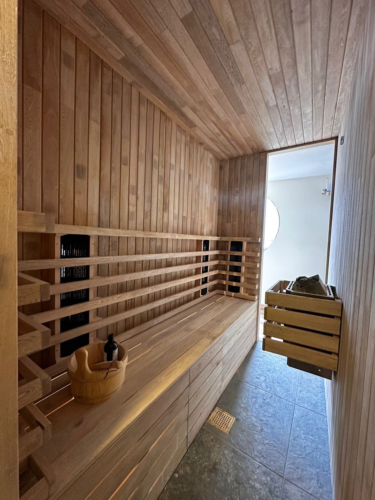 Sauna a medida en conjunto residencial Medellín — diseño e instalación Homeway