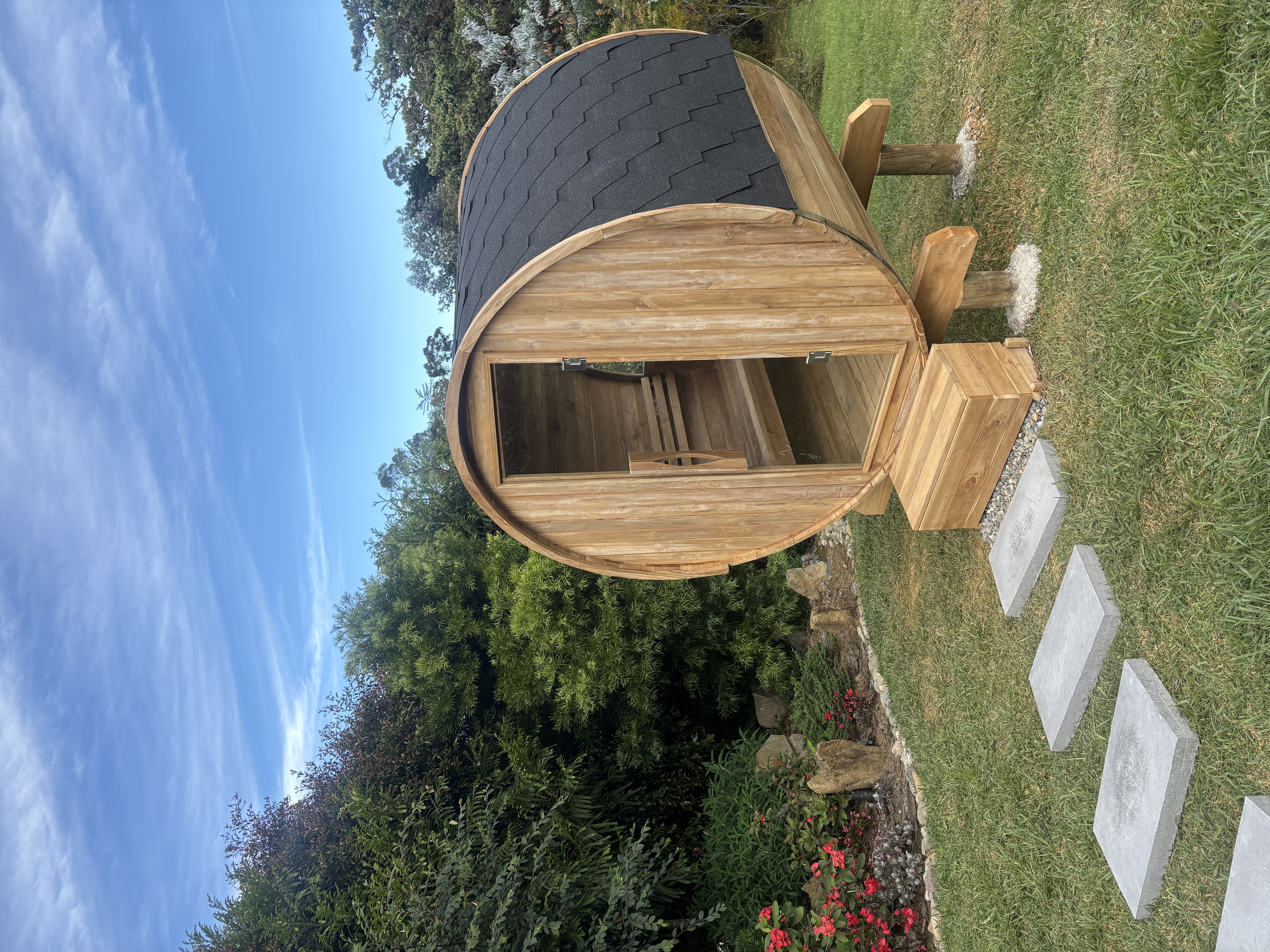 Sauna personalizada con iluminación cromática y acabados en madera fina — Homeway Colombia