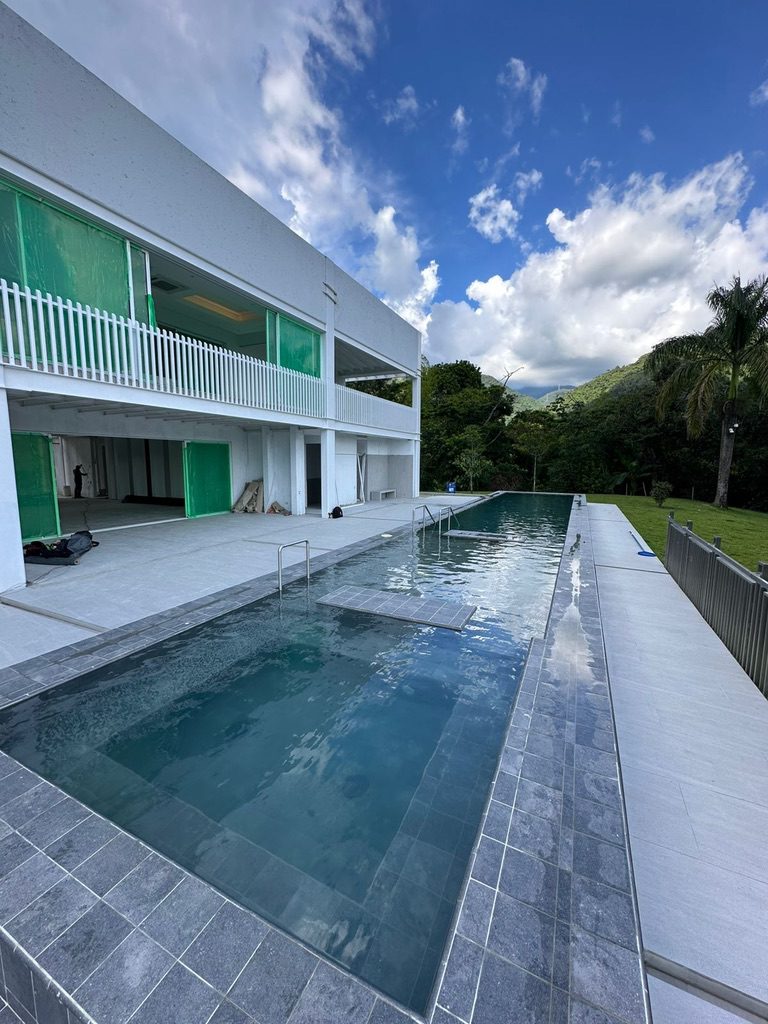 Piscina diseño moderno proyecto Homeway