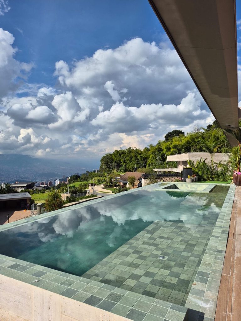 Proyecto piscina con equipos Fluidra Colombia