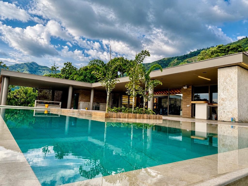 Piscina residencial acabados de lujo Colombia